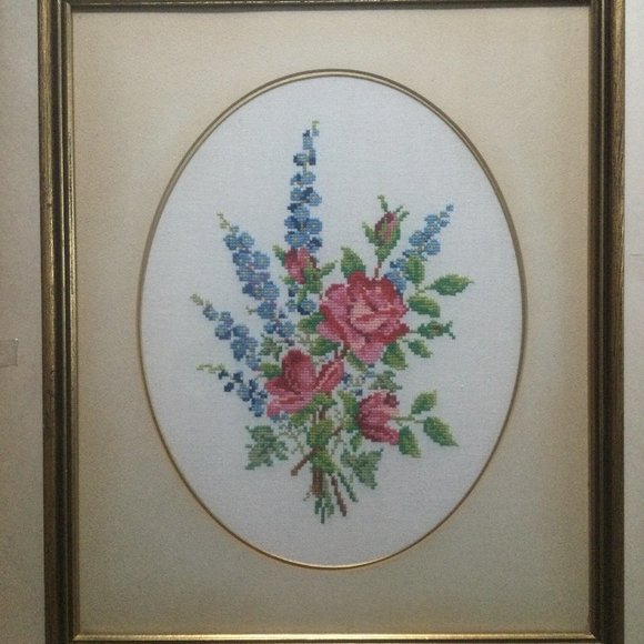 Vintage T.eaton Co wall art cross stich needlepoint embroidery framed Bouquet - Picture 1 of 3